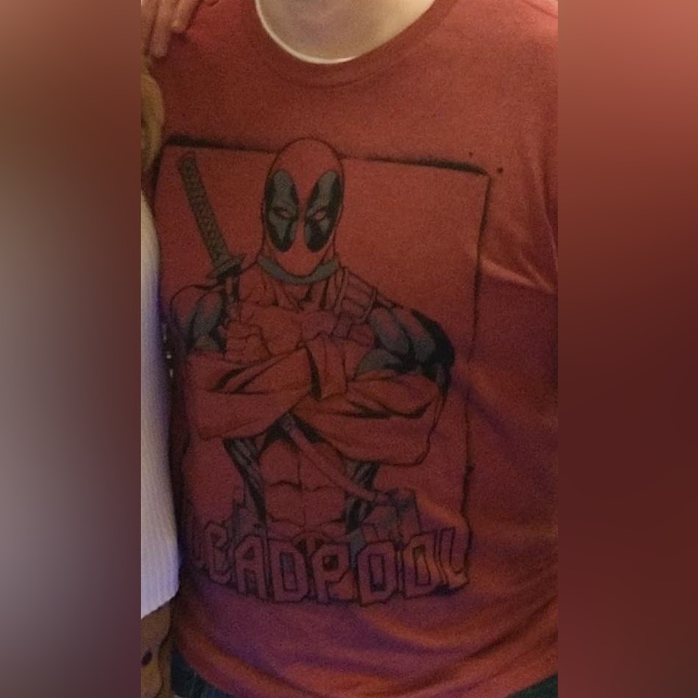 New marvel deadpool shirt size large